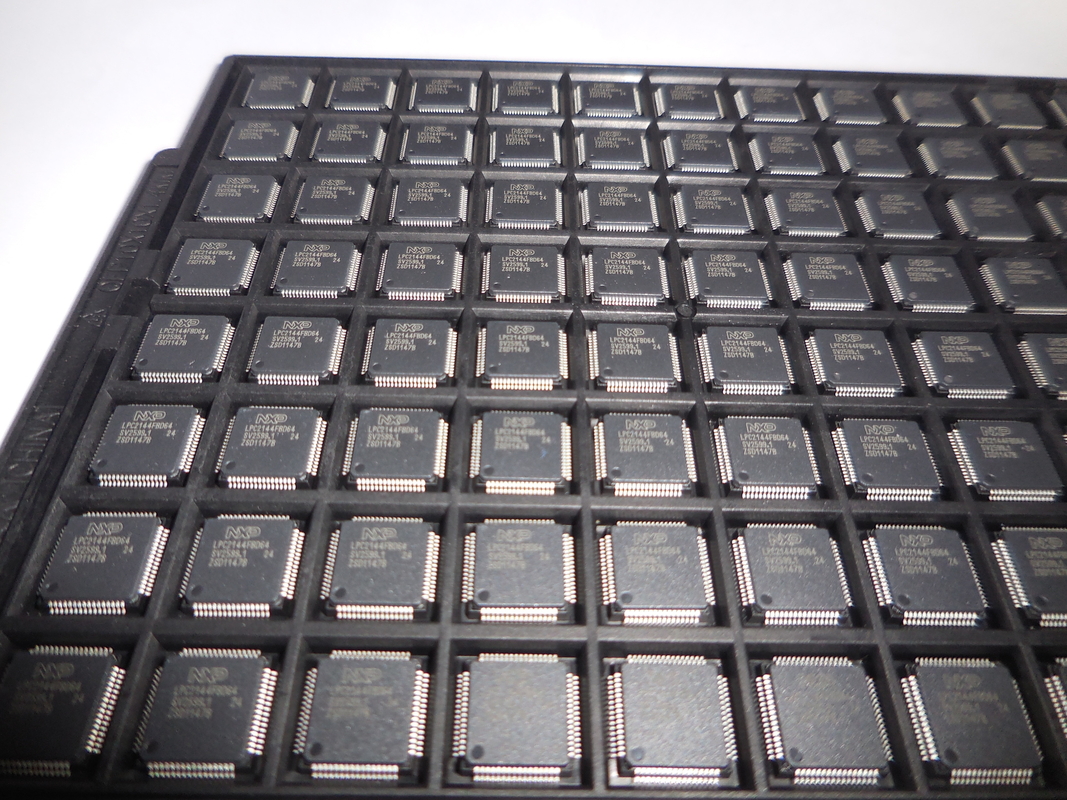 IC-Mikroregler-nagelneue Vorlage Chip integrierter Schaltung LPC2144FBD64 QFP64 unbenutzt